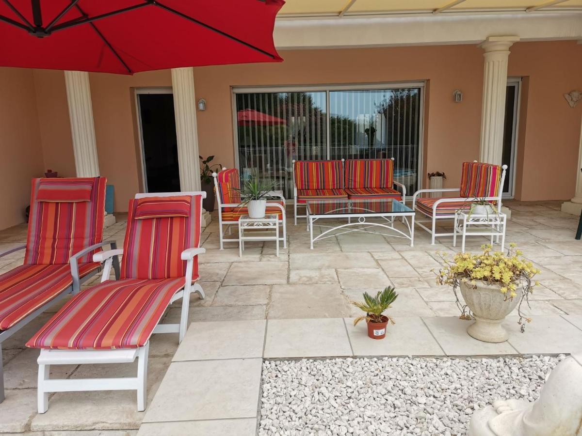 Les Cigalous Bed & Breakfast Restinclieres Exterior photo
